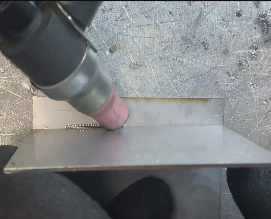智能精密冷焊机1毫米不锈钢内角点焊