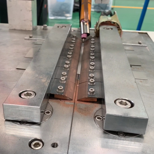 冷焊机装配工装自动化0.3mm不锈钢薄板焊接效果演示