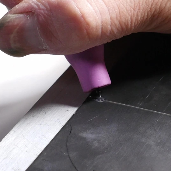 黑钛板冷焊机焊接实例视频