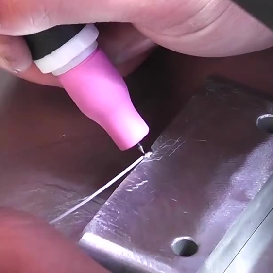 铸钢模具缺边精密焊修复视频